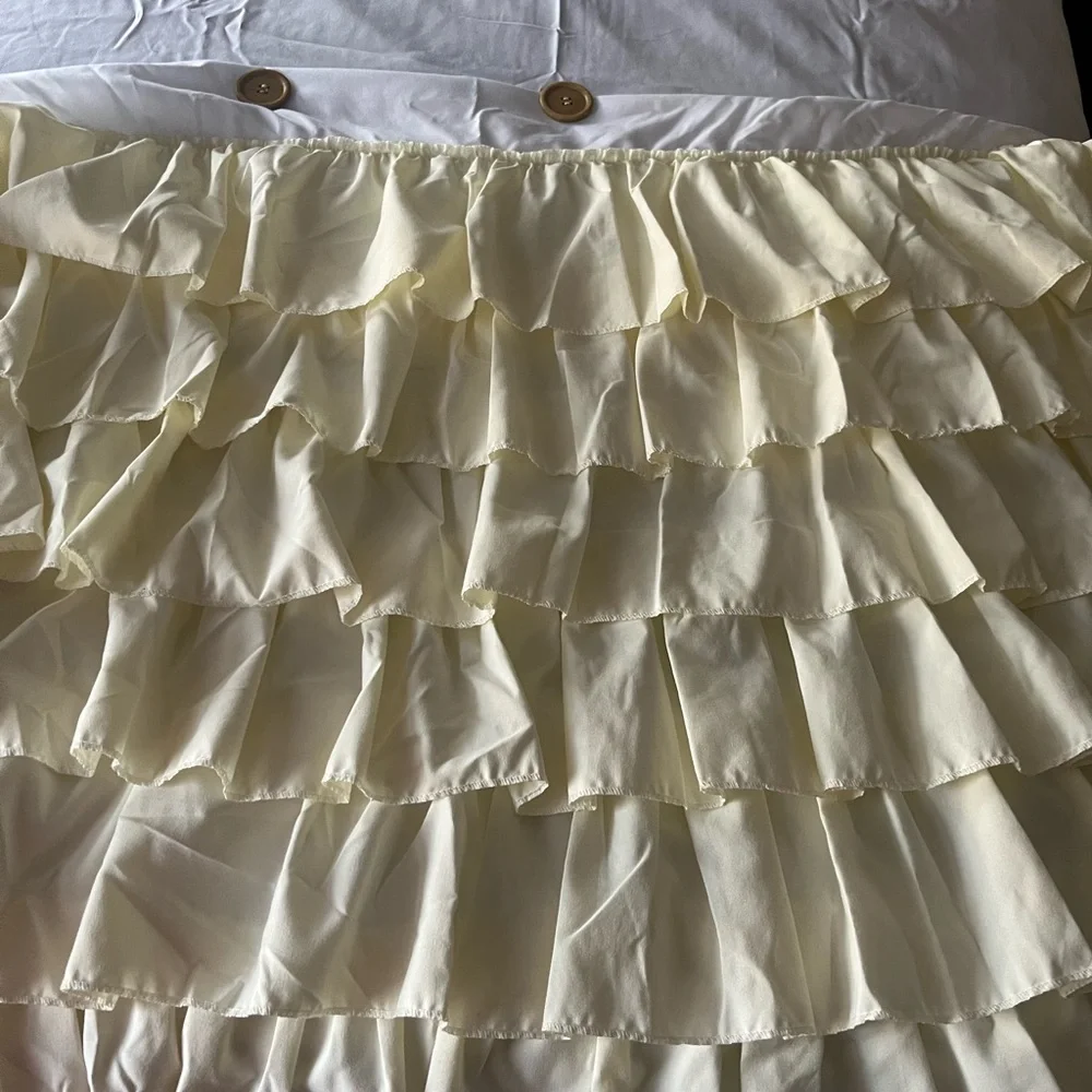 Ruffled white and yellow shower curtain - Picture 2 of 16